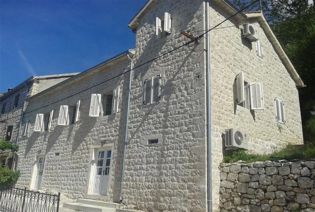 Prodaja, kuća, 320m², Dražin Vrt, Kotor