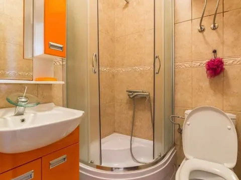 Izdavanje, kuća, 280m², Centar, Budva - image 14