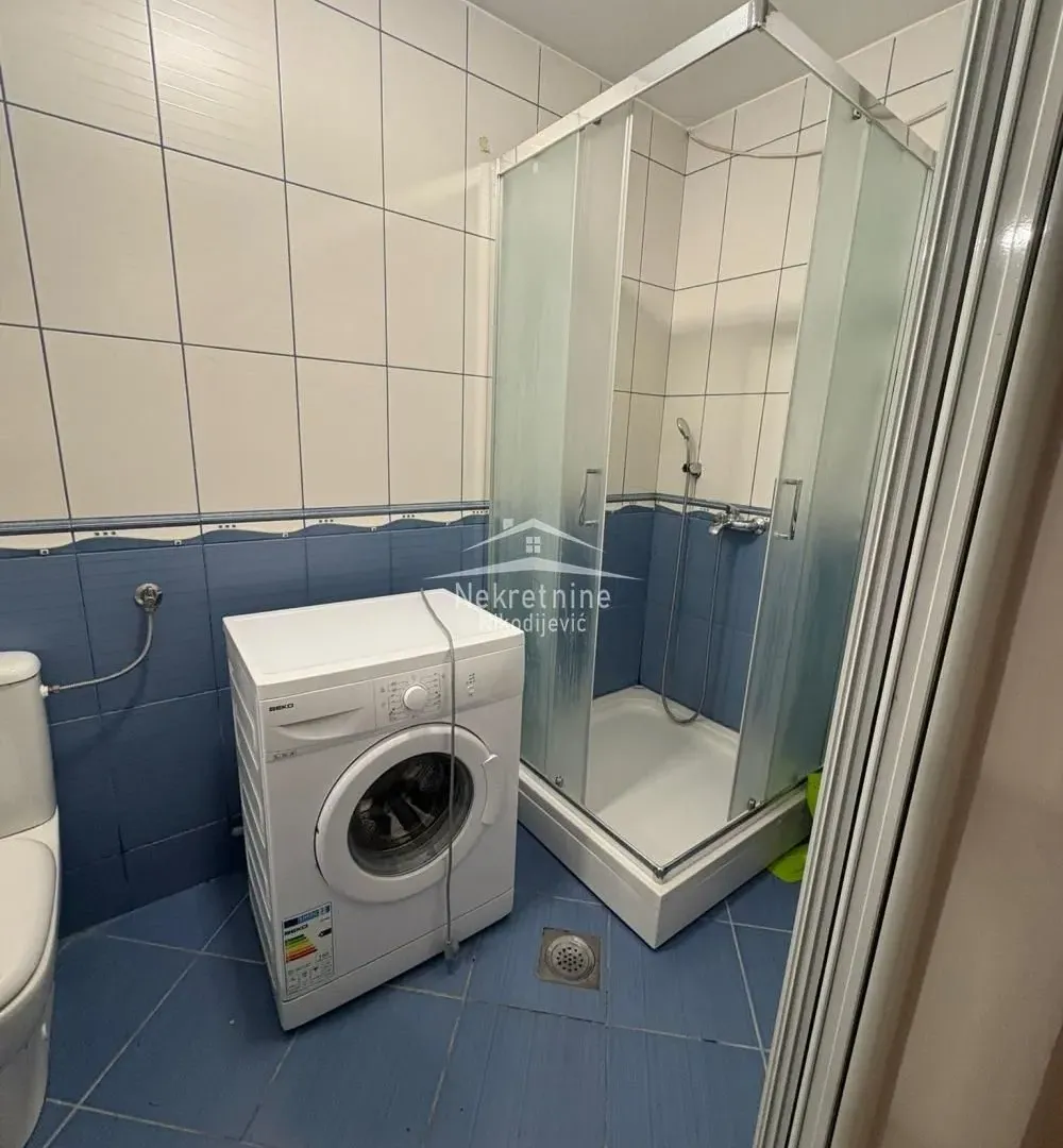 Izdavanje, trosoban stan, 70m², Šumice, Beograd