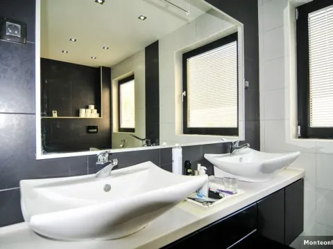 Prodaja, kuća, 390m², Tivat, Crna Gora - image 2