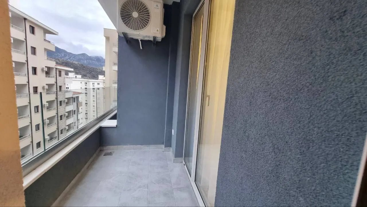 Rent, one bedroom apartment, 45m², Bečići, Budva