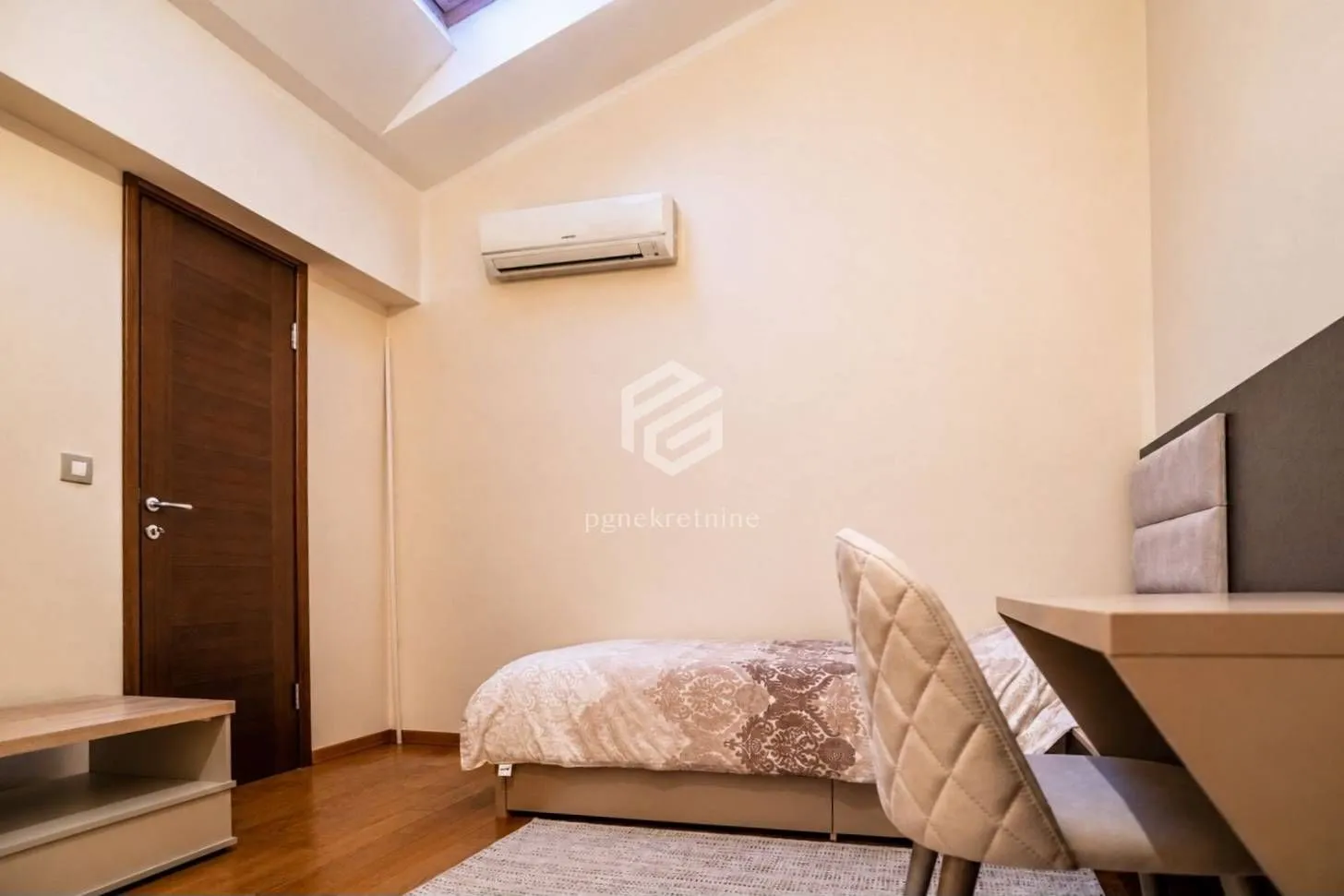 Rent, three bedroom apartment, 140m², Krivi Most, Podgorica