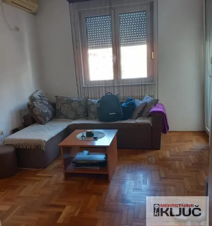 Rent, studio apartment, 28m², Bulevar Oslobodjenja, Novi Sad Sve Podlokacije