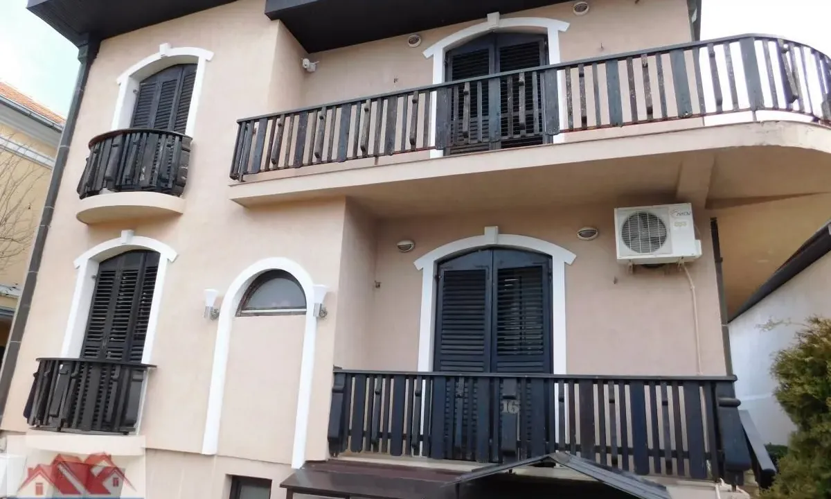 Sale, house, 300m², Kragujevac, Srbija