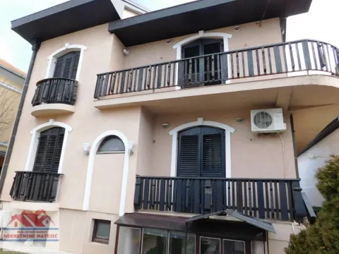 Sale, house, 300m², Kragujevac, Srbija