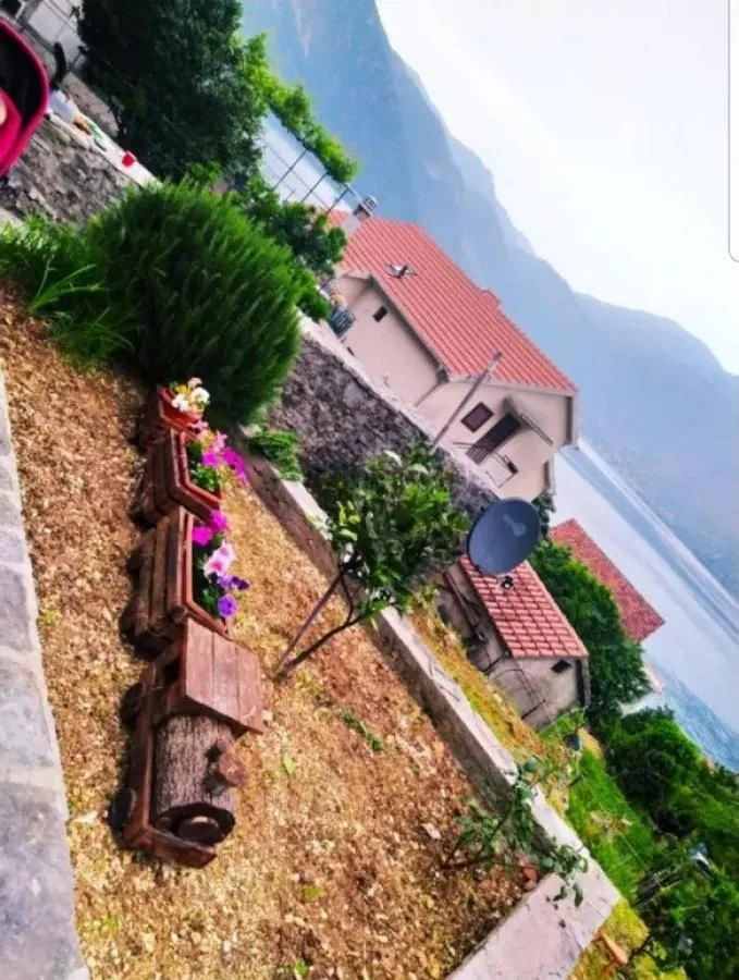 Rent, house, 170m², Kostanjica, Kotor