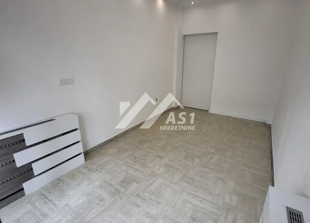 Izdavanje, poslovni prostor, 28m², Betanija, Novi Sad Sve Podlokacije