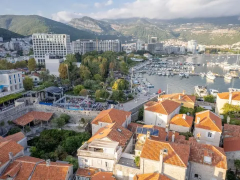 Prodaja, kuća, 222m², Stari Grad, Budva - image 16