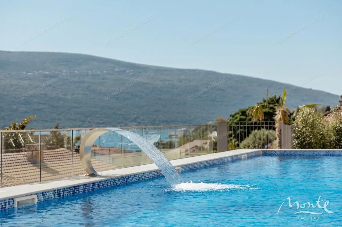 Prodaja, dvosoban stan, 138m², Baošići, Herceg Novi