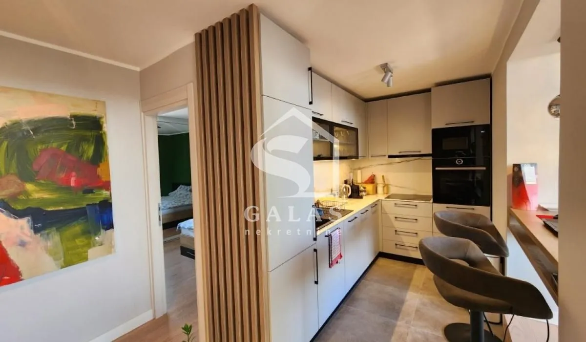 Sale, three bedroom apartment, 105m², Slavija, Vračar Sve Podlokacije