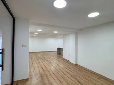 Rent, four bedroom apartment, 200m², Bečići, Budva - image 7