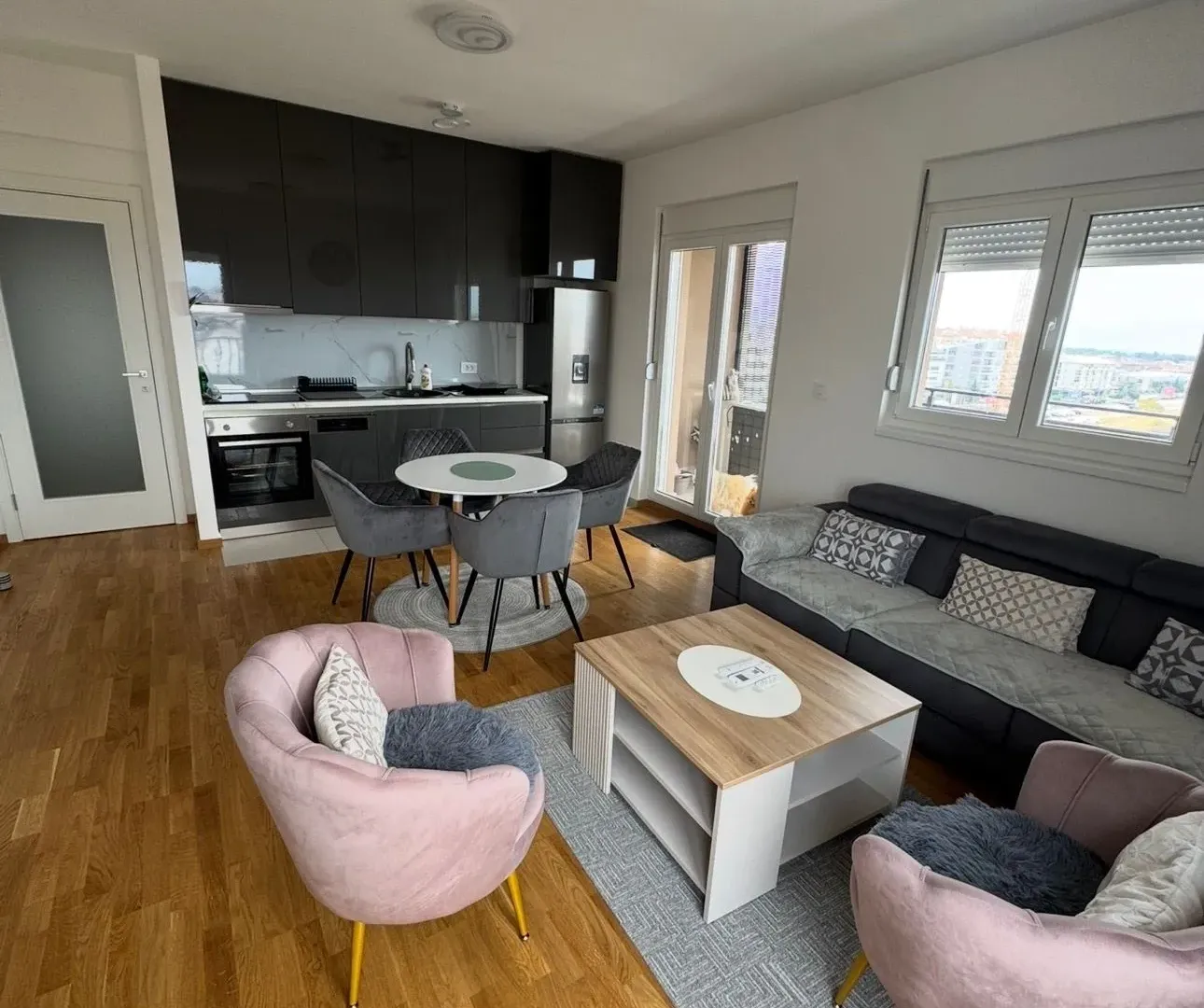 Izdavanje, dvosoban stan, 65m², Stari Aerodrom, Podgorica