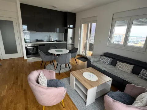 Izdavanje, dvosoban stan, 65m², Stari Aerodrom, Podgorica - image 1