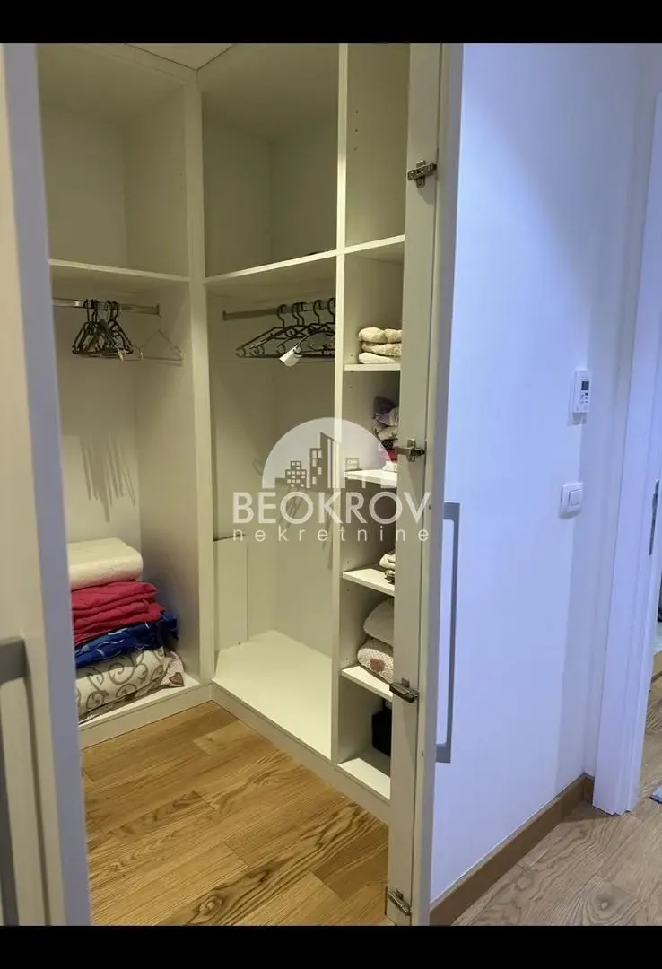 Izdavanje, dvosoban stan, 62m², Savski Venac, Beograd