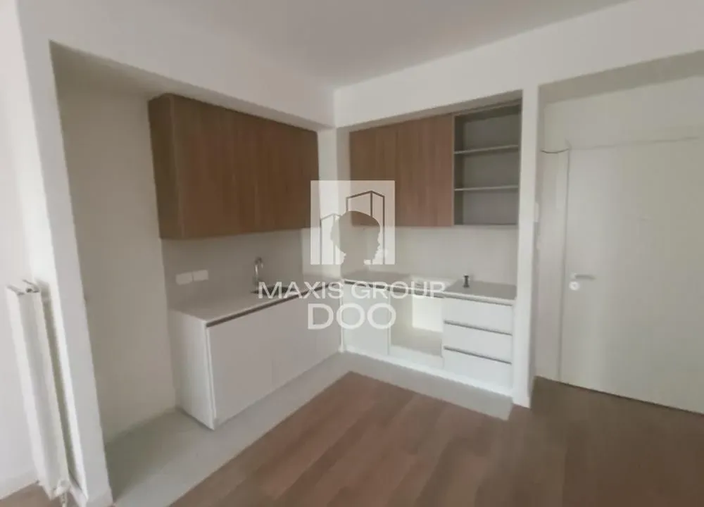 Izdavanje, dvosoban stan, 83m², Savski Venac, Beograd