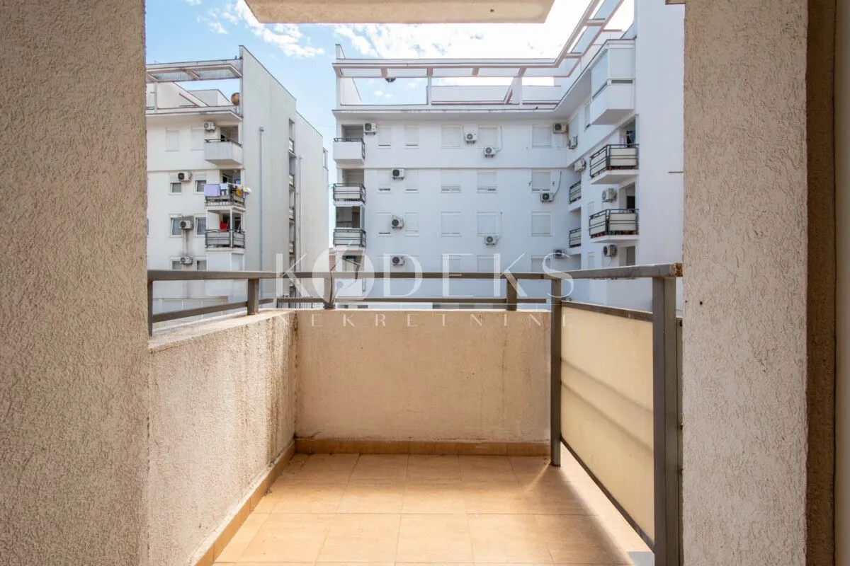 Izdavanje, dvosoban stan, 66m², Blok 9, Podgorica