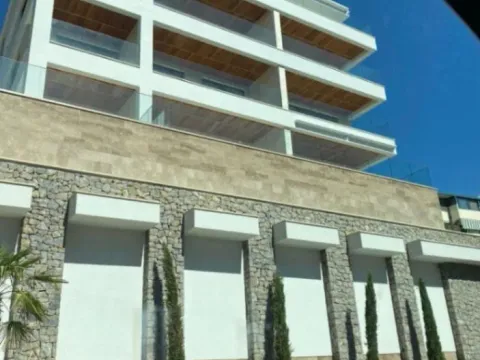 Izdavanje, jednosoban stan, 53m², Šušanj, Bar - image 10