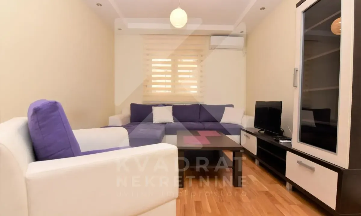 Izdavanje, jednosoban stan, 42m², City Kej, Podgorica