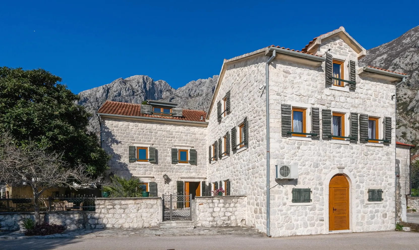 Sale, house, 500m², Orahovac, Kotor