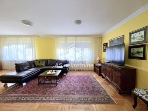 Izdavanje, četvorosoban stan, 140m², Savski Venac, Beograd - image 2