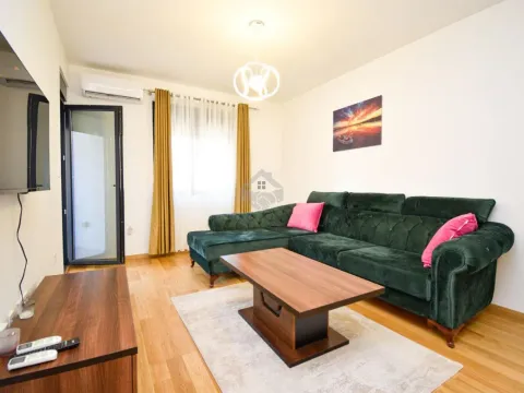 Izdavanje, jednosoban stan, 45m², City Kvart, Podgorica - image 1