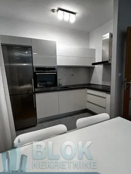 Izdavanje, jednosoban stan, 50m², City Kvart, Podgorica - image 4