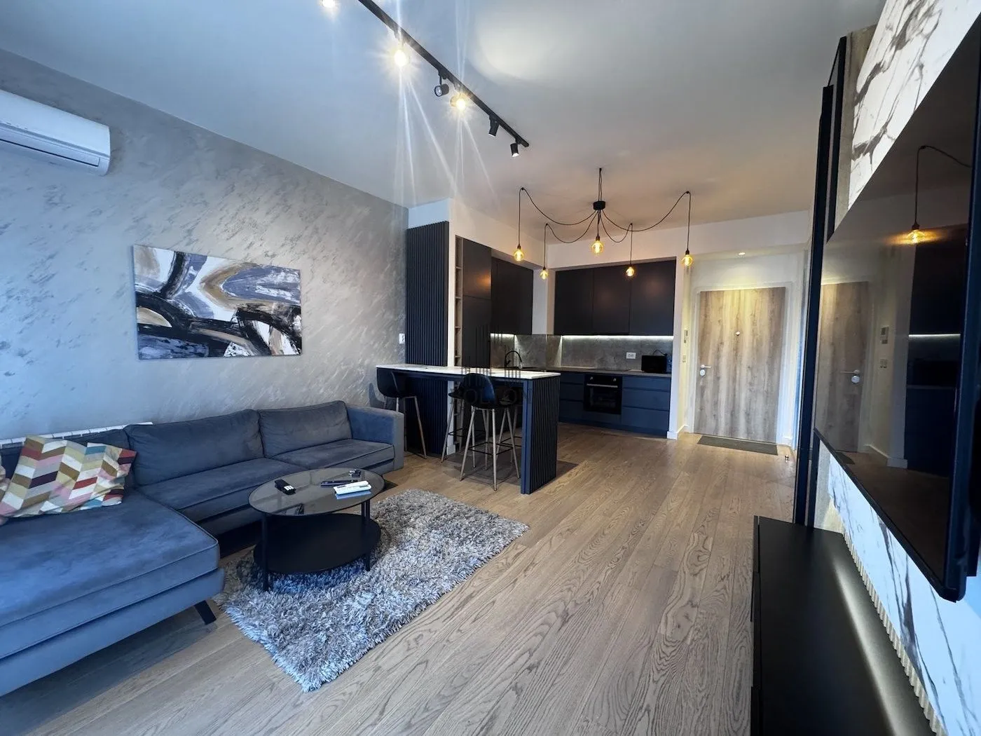 Izdavanje, trosoban stan, 71m², Savski Venac, Beograd