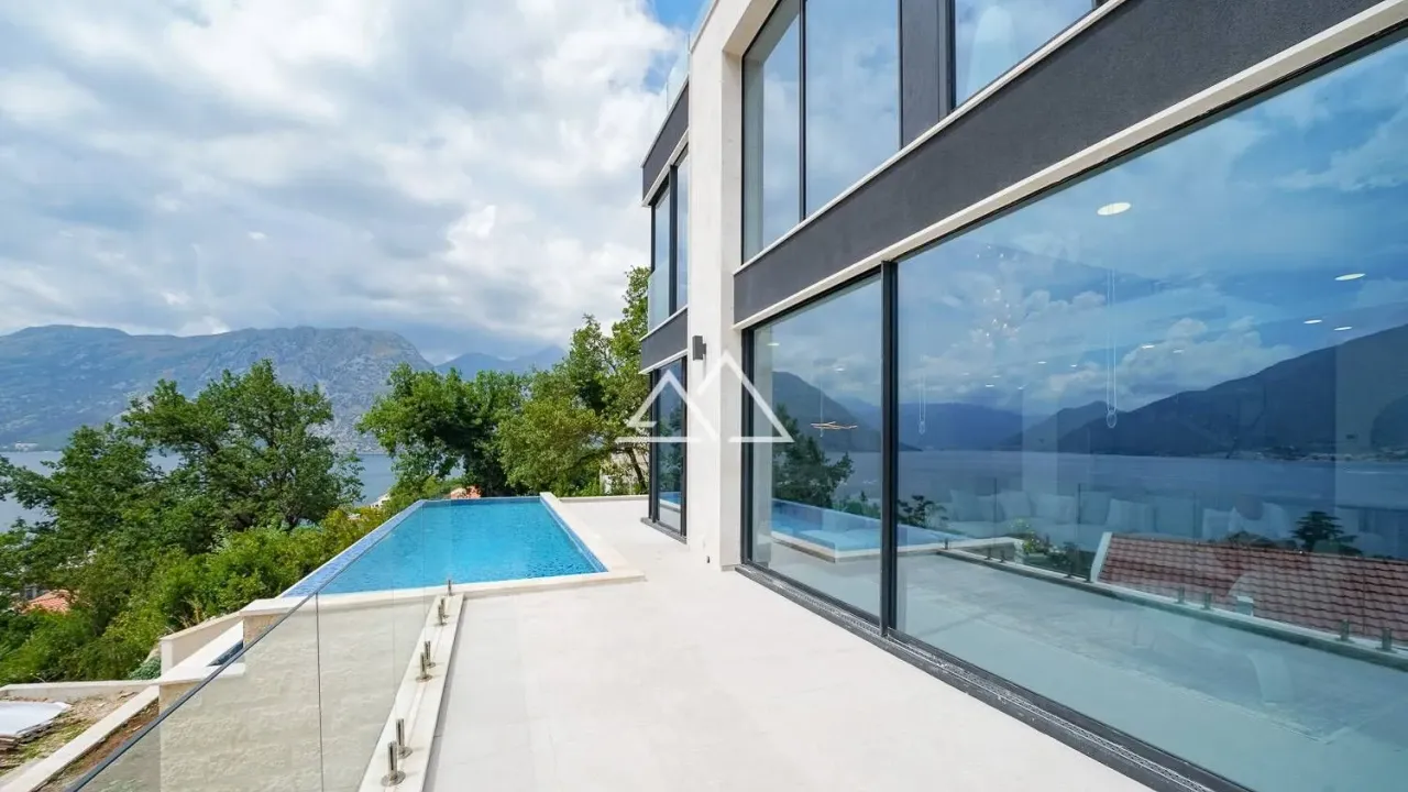 Sale, house, 413m², Dobrota, Kotor