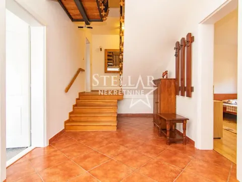 Rent, house, 220m², Tološi, Podgorica - image 21