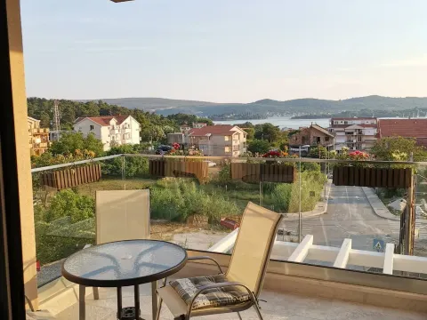 Izdavanje, stan, Tivat, Crna Gora - image 3