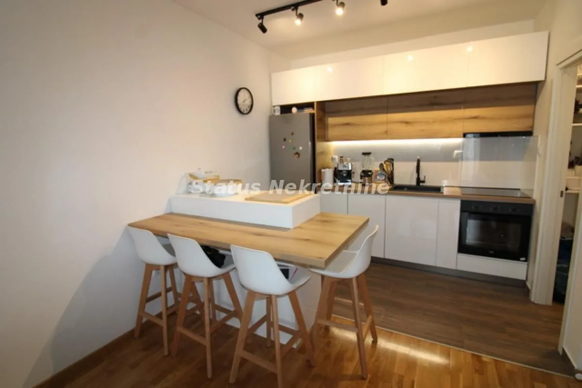 Prodaja, trosoban stan, 62m², Petrovaradin, Novi Sad