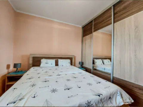 Izdavanje, trosoban stan, 130m², Dobrota, Kotor - image 4