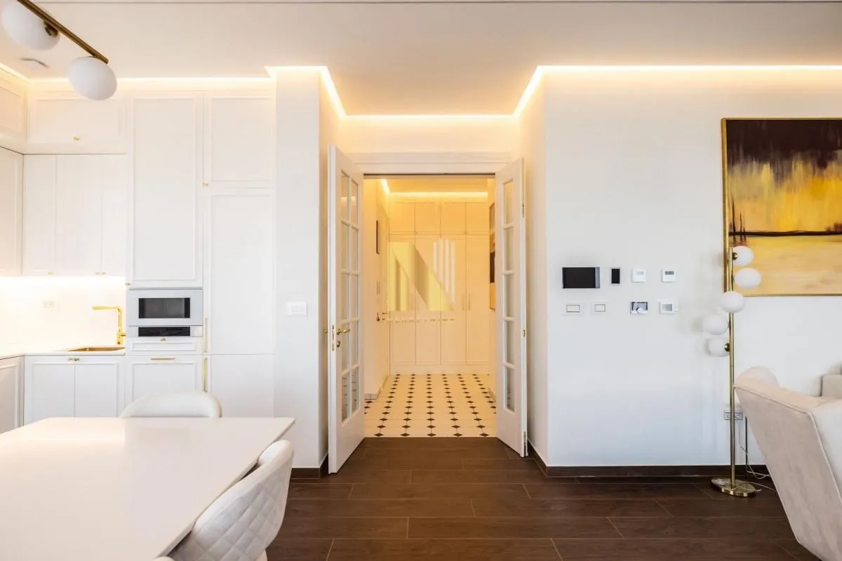 Izdavanje, četvorosoban stan, 116m², Novi Sad, Srbija