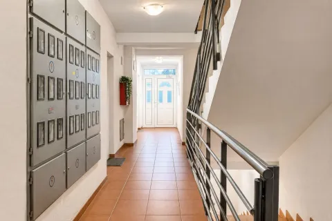 Izdavanje, trosoban stan, 52m², Budva, Crna Gora - image 18