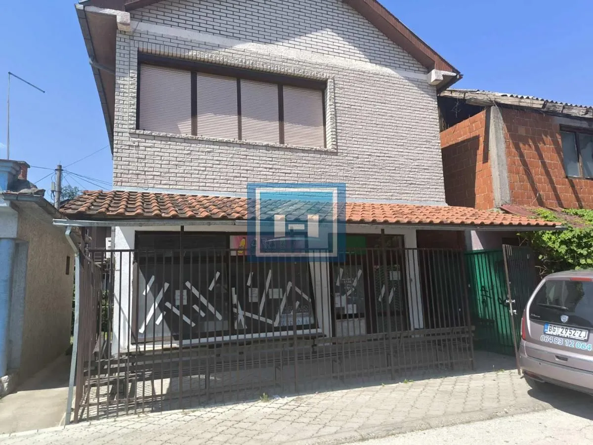 Sale, office space, 90m², Ćuprija, Srbija