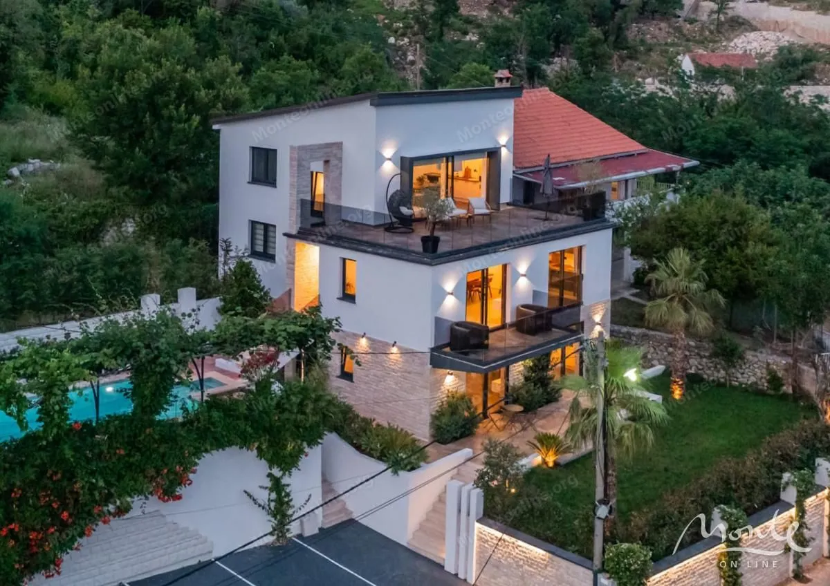 Sale, house, 300m², Markovići, Budva