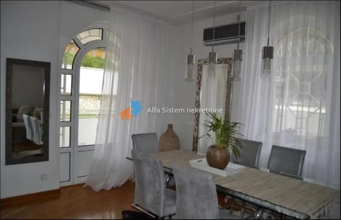 Rent, four bedroom apartment, 135m², Savski Venac, Beograd
