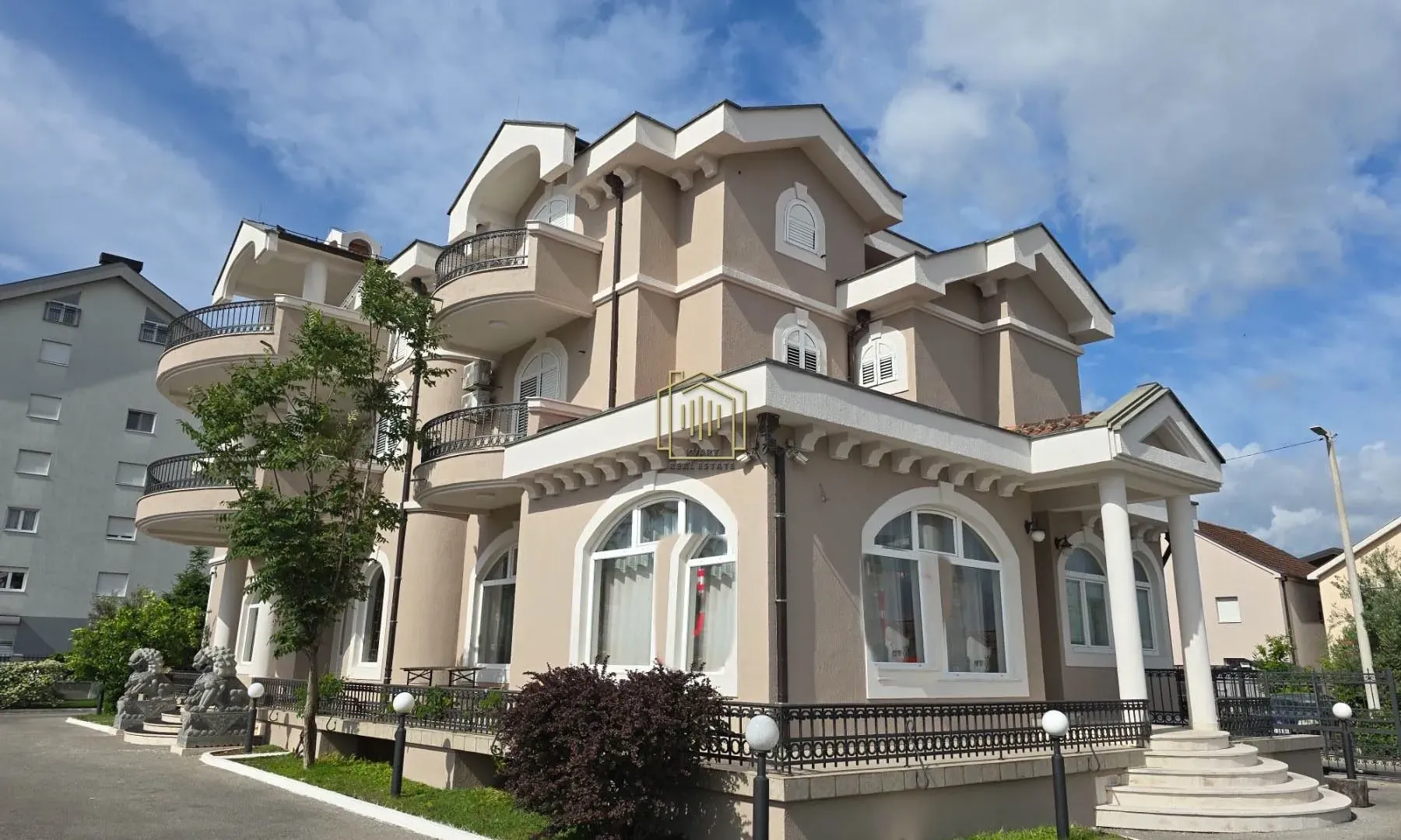 Izdavanje, poslovni prostor, 500m², Stari Aerodrom, Podgorica