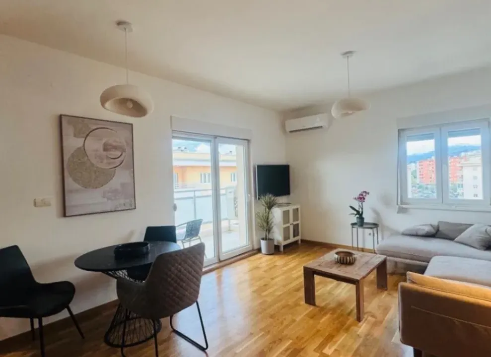 Izdavanje, jednosoban stan, 52m², City Kvart, Podgorica