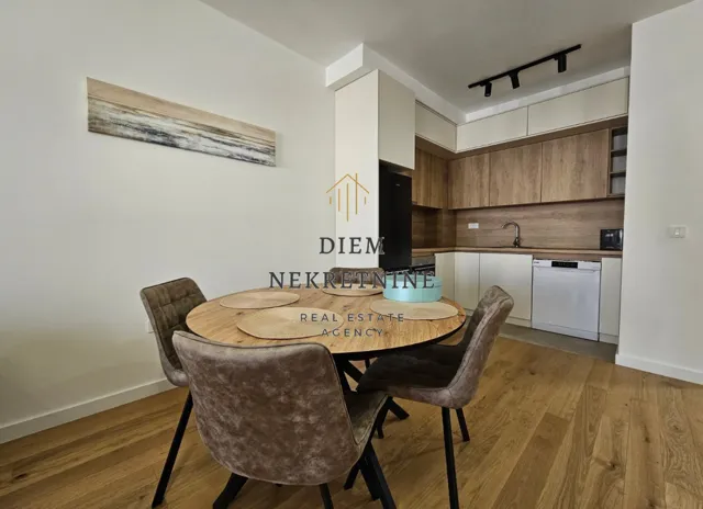 Izdavanje, jednosoban stan, 70m², Centar, Bar