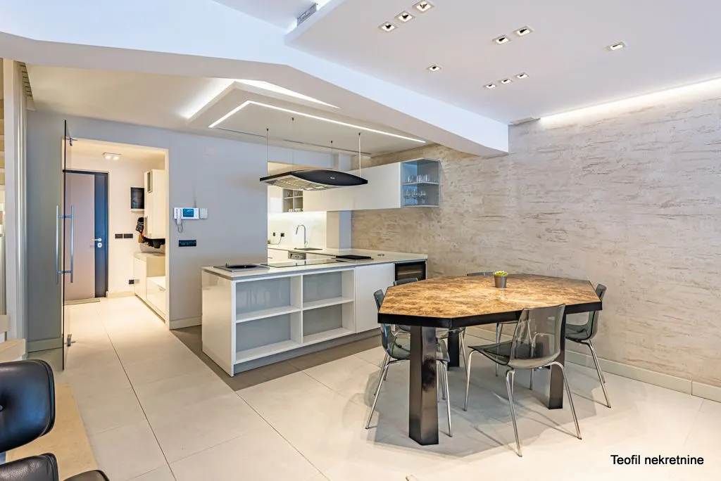 Sale, house, 305m², Čukarica, Beograd