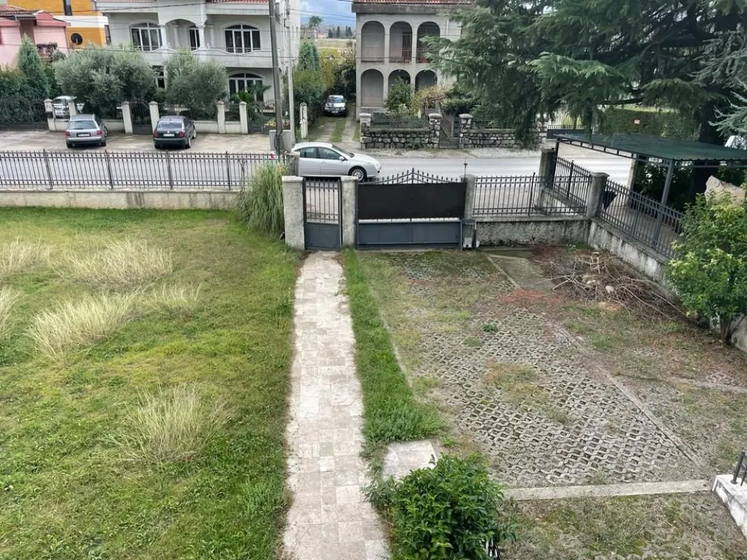 Prodaja, kuća, 254m², Tološi, Podgorica