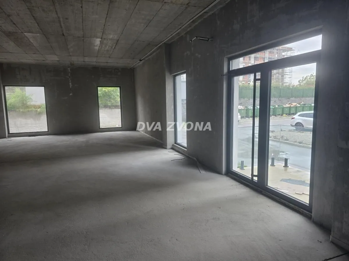 Izdavanje, poslovni prostor, 224m², Stari Banovci, Stara Pazova
