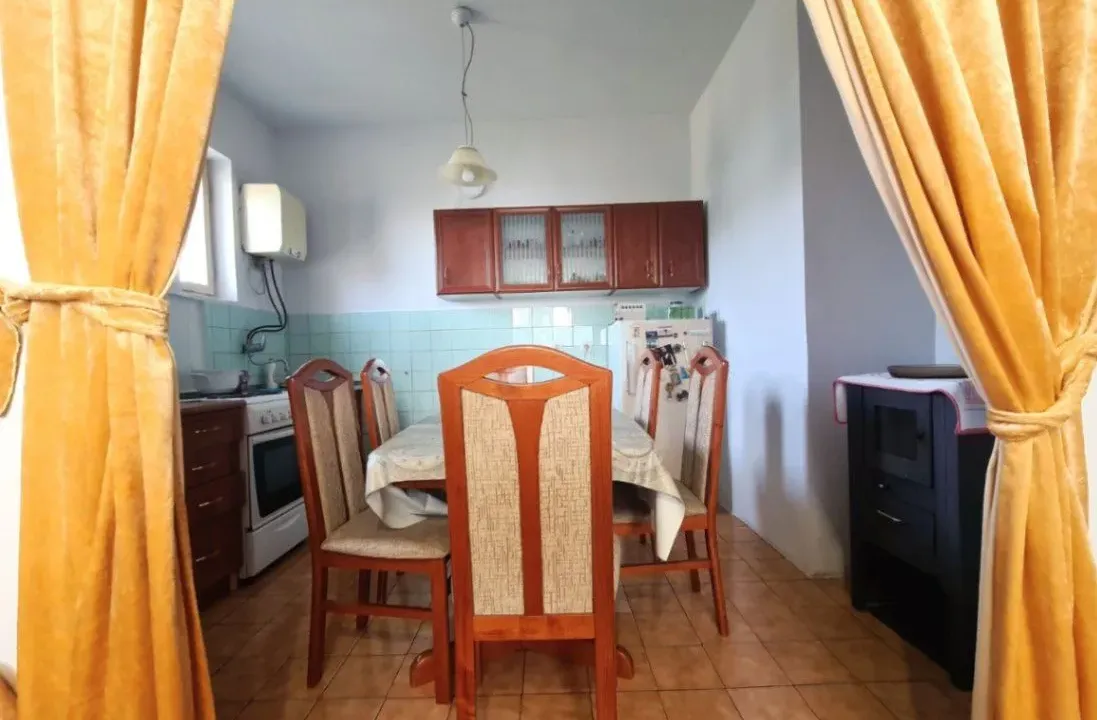 Izdavanje, kuća, 60m², Tološi, Podgorica