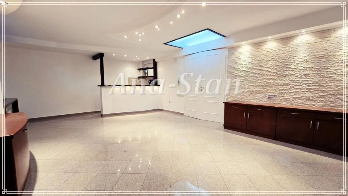 Rent, house, 290m², Voždovac Sve Podlokacije, Beograd