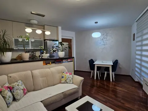 Prodaja, dvosoban stan, 56m², Stari Aerodrom, Podgorica - image 1