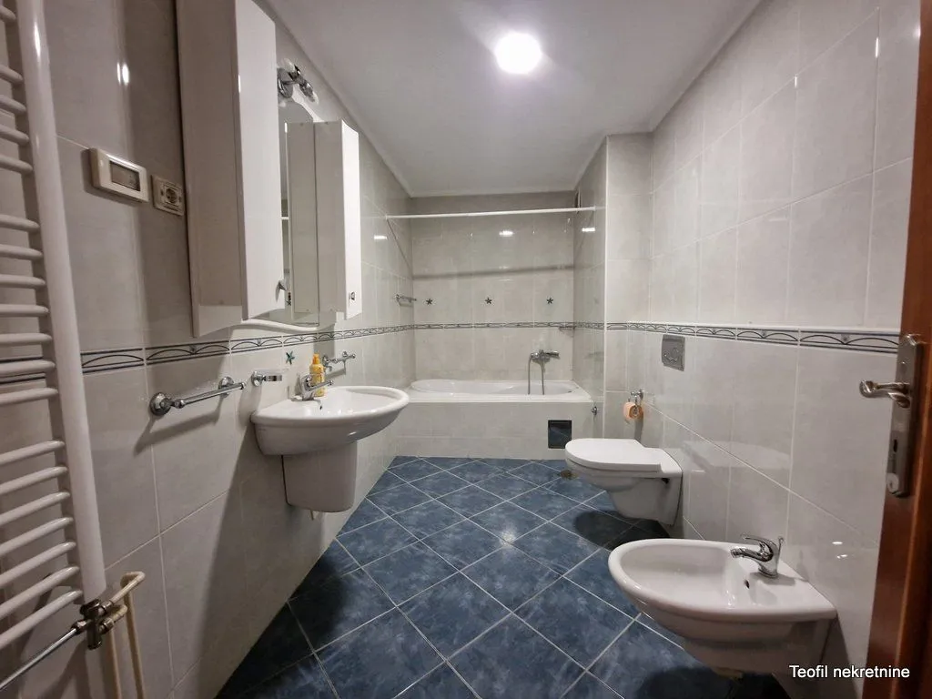 Fully equipped bathroom with a bathtub, washbasin, toilet, and bidet.