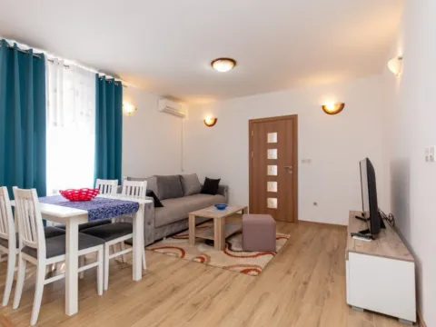 Rent, one bedroom apartment, 50m², Topla, Herceg Novi - image 7