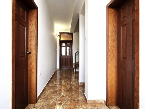 Rent, house, 180m², Tološi, Podgorica - image 10