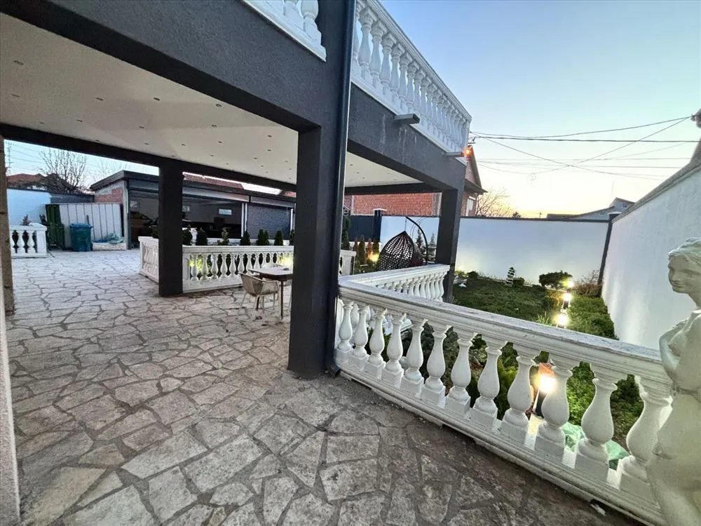 Prodaja, kuća, 222m², Borča Sve Podlokacije, Beograd